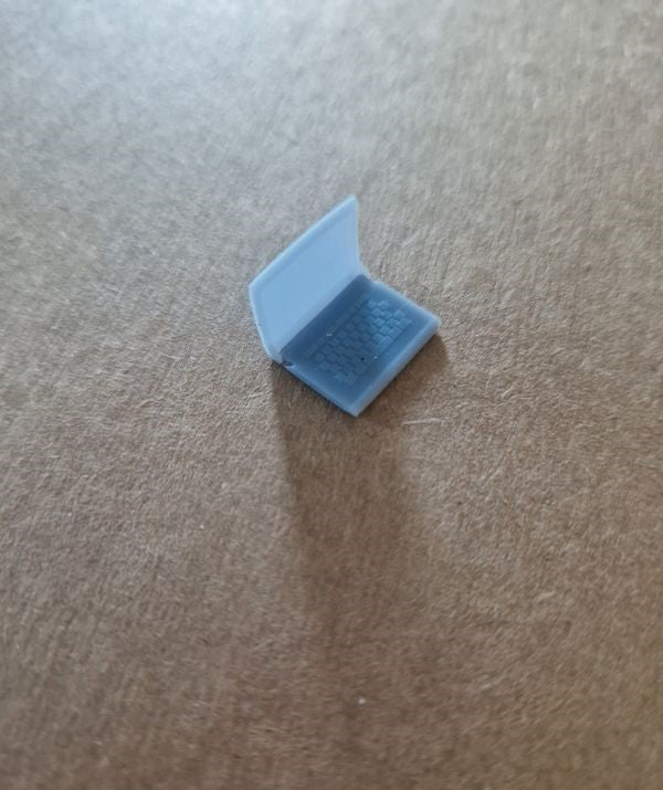 1 ordinateur portable – Échelle 1/24